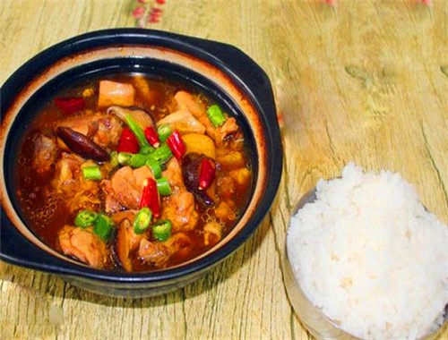 鲁香源黄焖鸡米饭